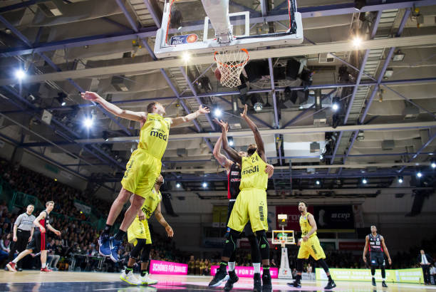 更得益于 更得益于